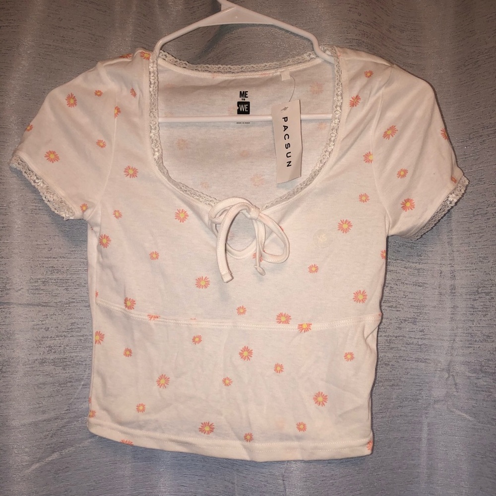 MAKE OFFERS :) NWT floral , flower print top